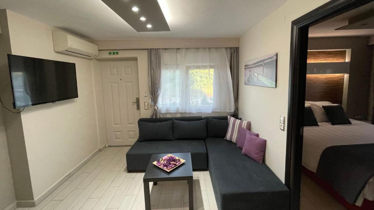 Luxrooms Ofrínion Exterior photo